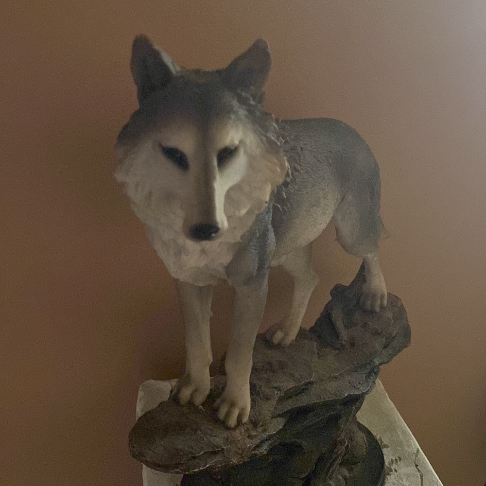 Wolf Sculpture